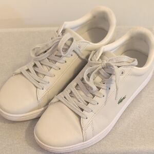 Lacoste Women's Light Gray Sneakers with Green Accent